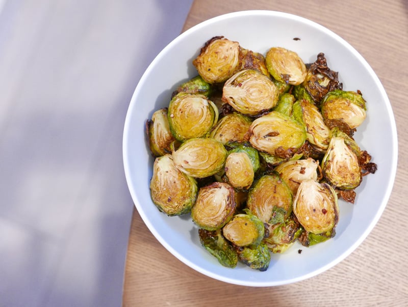 AIR FRYER CRISPY BRUSSEL SPROUTS RECIPE WITH GARLIC CHILI ASIAN AIR FRYER NOMSS.COM