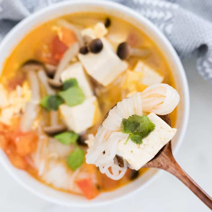10 Minute Tomato Tofu Soup Recipe 蕃茄真姬菇豆腐湯食譜減肥餐
