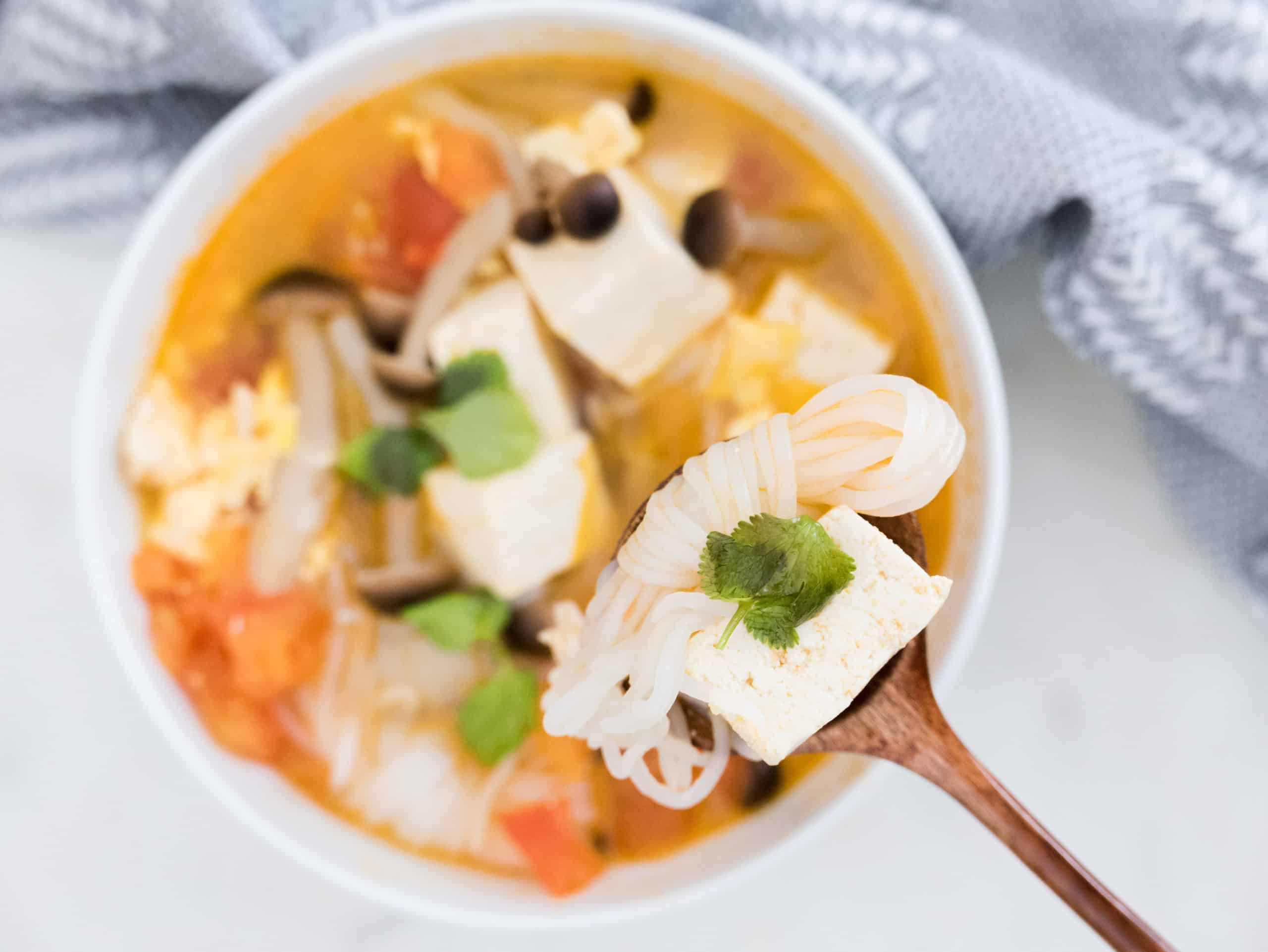 10 Minute Tomato Tofu Soup Recipe 蕃茄真姬菇豆腐湯食譜減肥餐