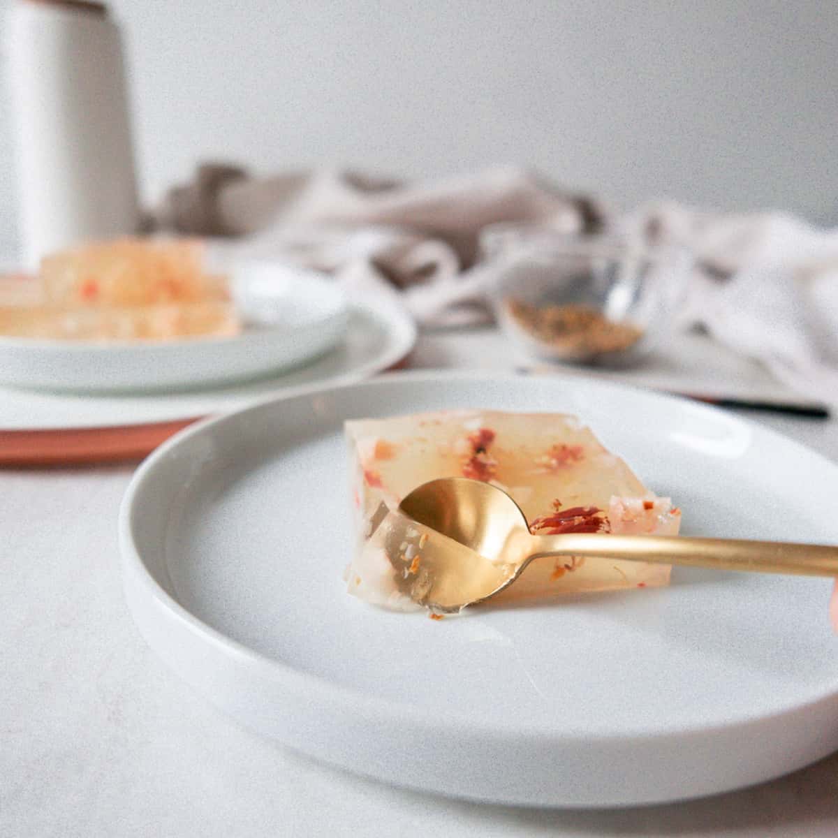 Osmanthus Flower Jelly with Goji Berry 桂花糕 - Nomss.com