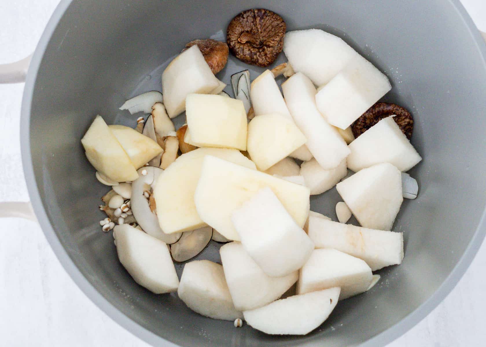Moisturizing Chinese Apple Sea Coconut Soup 雪梨蘋果海底椰玉竹無花果湯