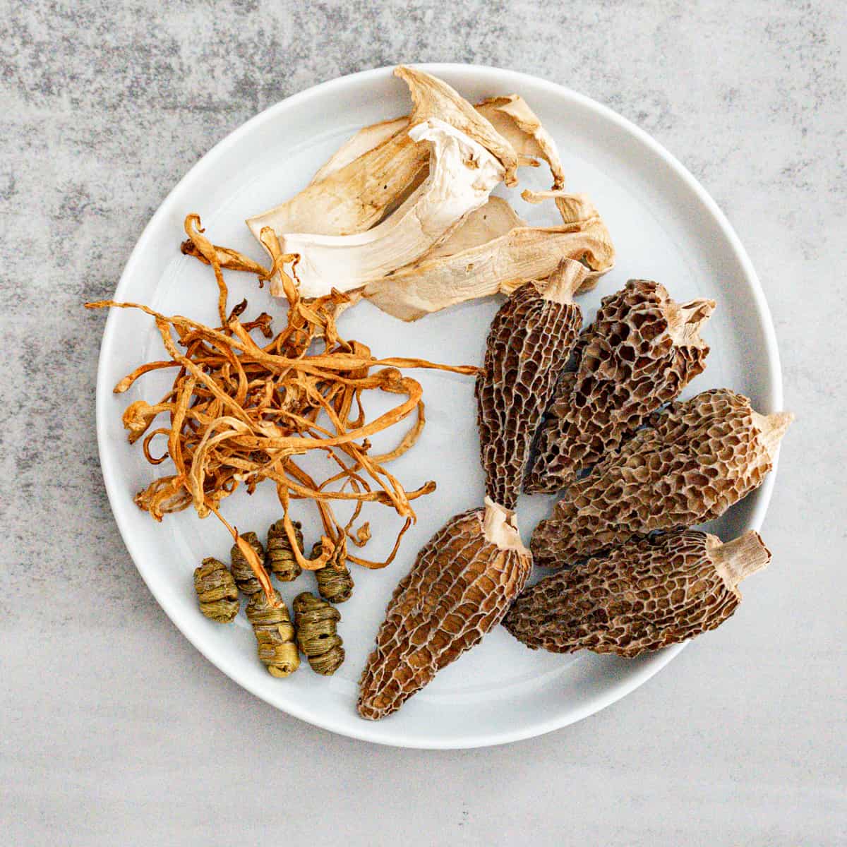 Wild Matsutake Morel and Cordyceps Mushroom Soup 松茸菇羊肚菌石斛養生湯