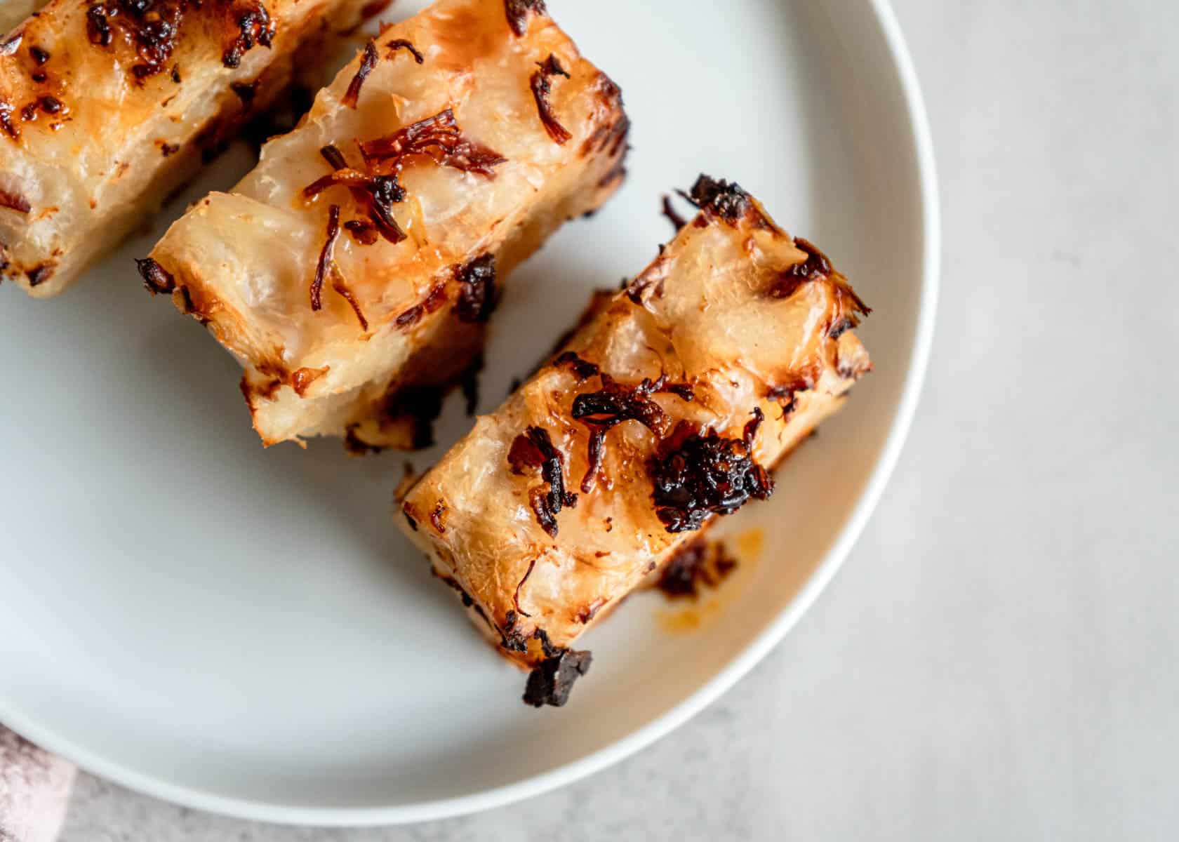 Air fryer set to 400F for reheating lo bak go Chinese radish cake 蘿蔔糕
